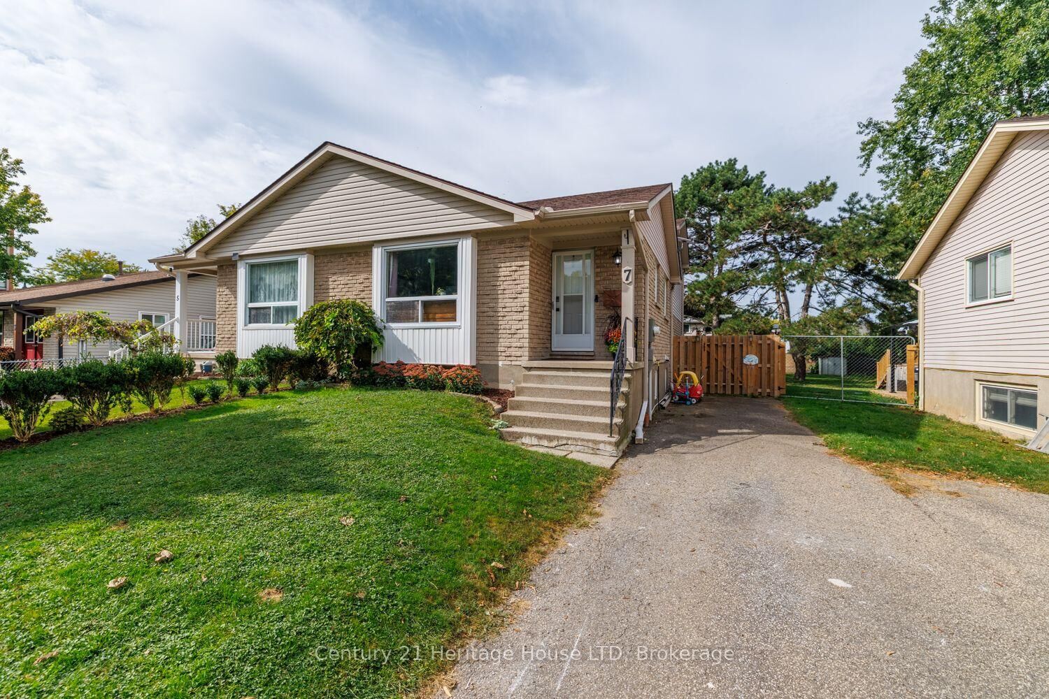 Property Photo: 7 McNicholl Circle ON L2N 7C5