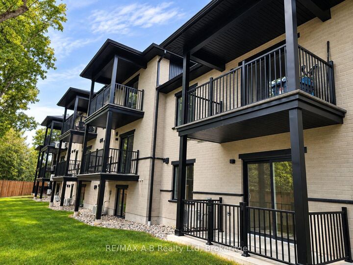Property Photo:  428 Queen Street W 33  ON N4X 0C8 