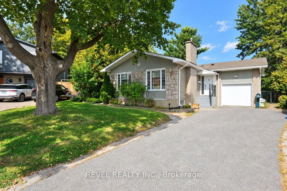 Property Photo:  2213 Circle Place  ON K1G 3E2 