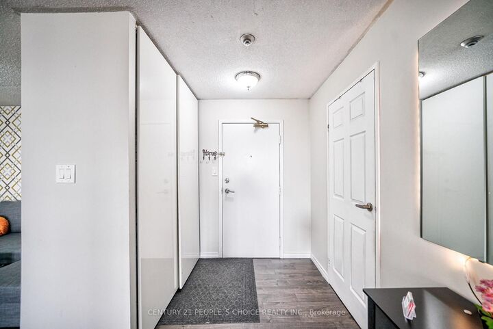 Property Photo:  5 Rowntree Road 1710  ON M9V 5G9 