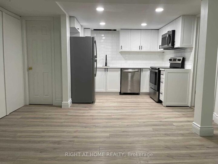 Property Photo:  727 Down Crescent  ON L1H 7X9 