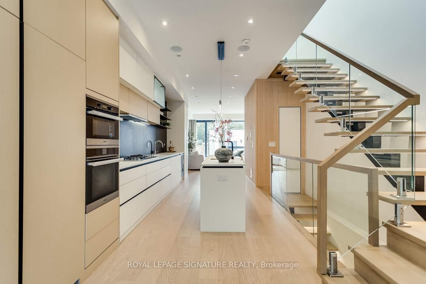 Property Photo: 511 Woburn Avenue ON M5M 1L8