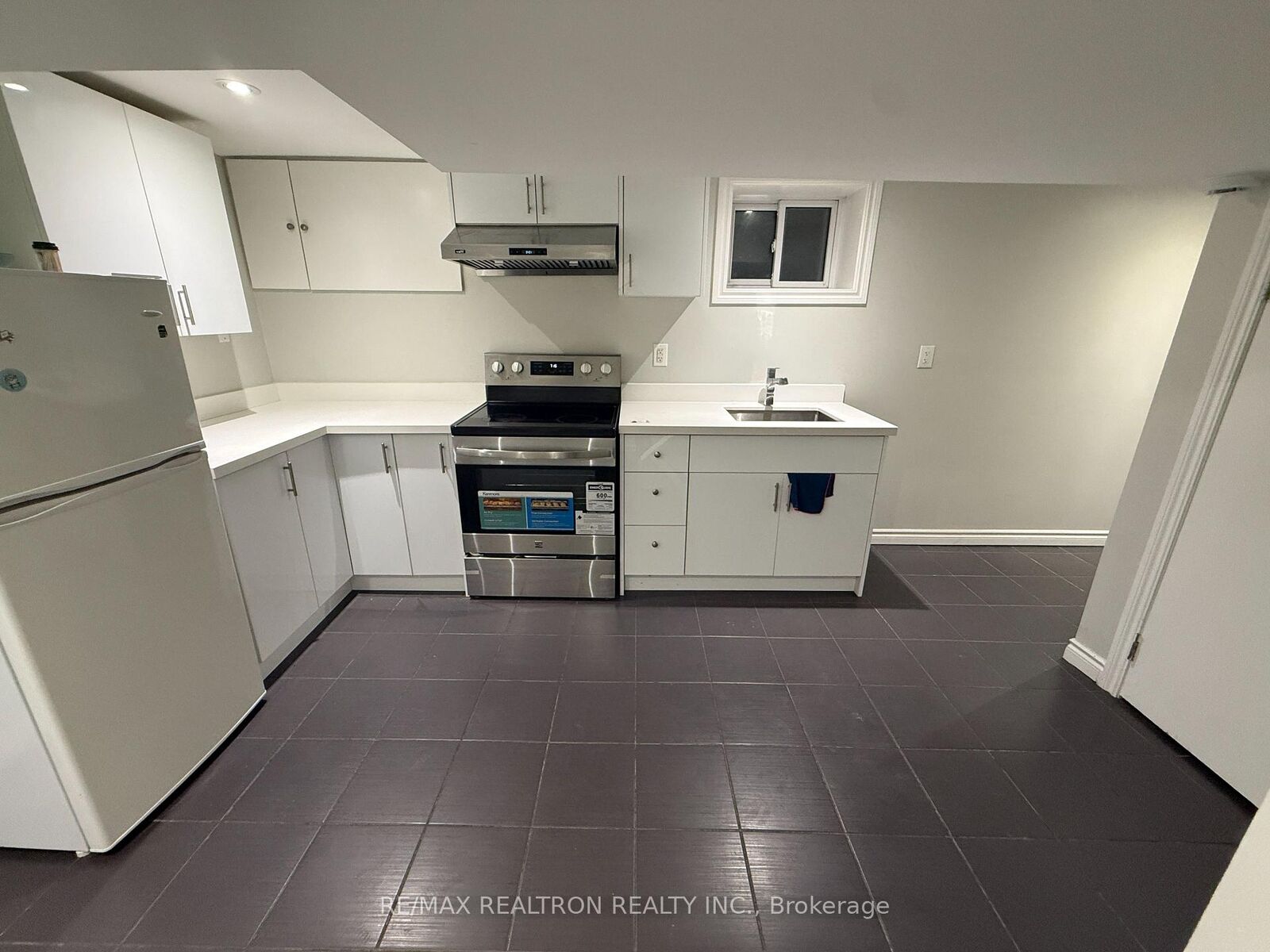 Property Photo:  401 Crawford Street Bsmt  ON M6J 2W1 