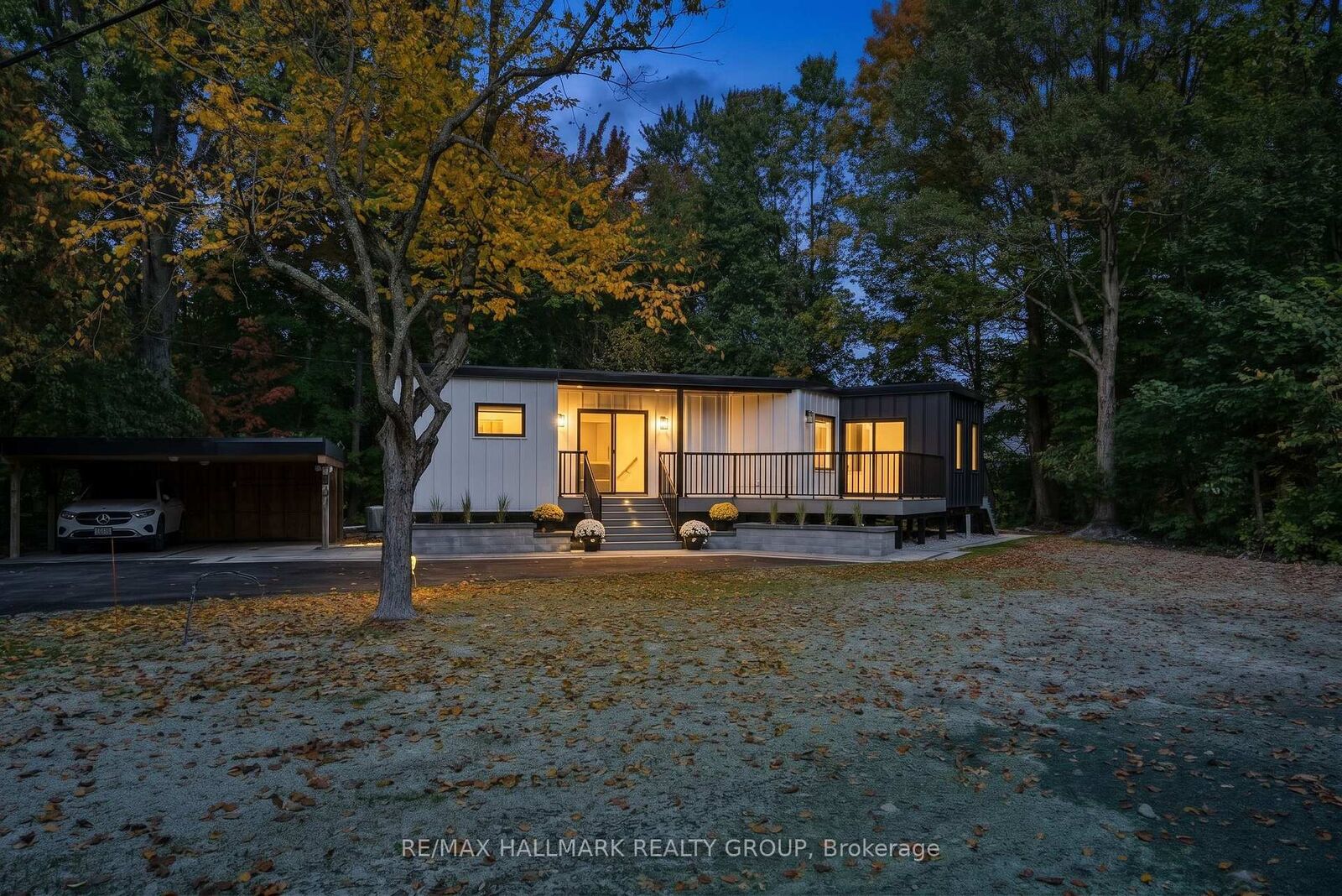 Property Photo:  14 Kaymar Drive  ON K1J 7C9 