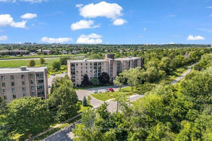 Photo de la propriété: 358 Queen Mary Road 509 ON K7M 7E8