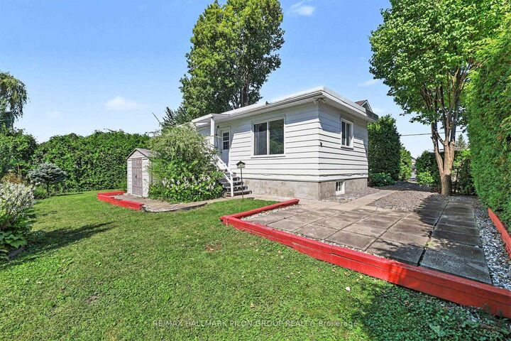 Property Photo:  1290 St. Jean Street  ON K1C 1N6 