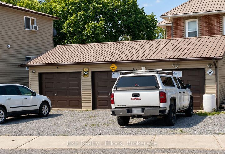 Property Photo:  18 Helen Street  ON K0L 2V0 