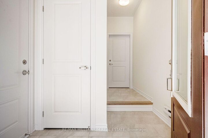 Property Photo:  34 Thornbird Crescent Upper  ON L7A 0B8 