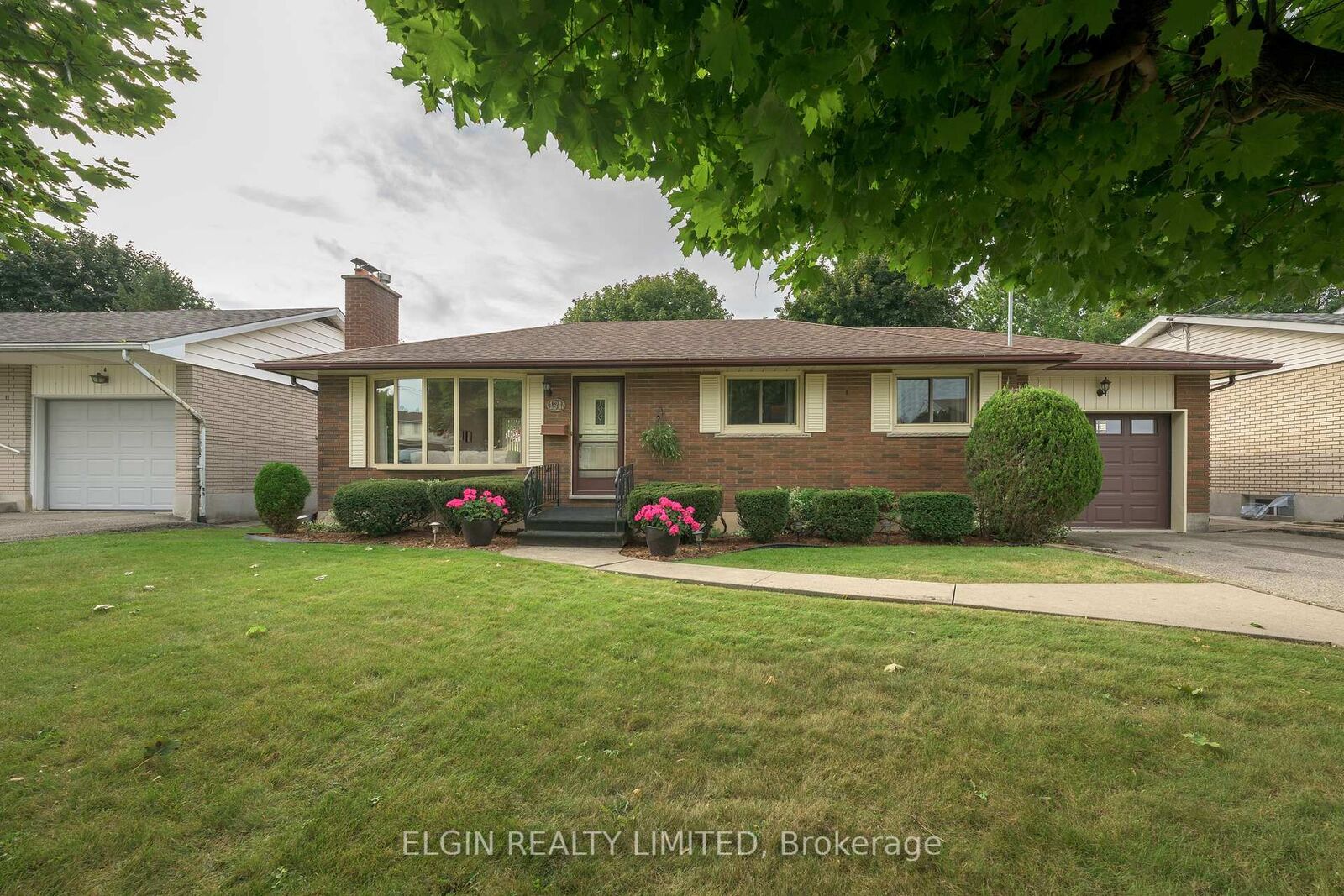 Property Photo:  181 Locust Street  ON N5R 2C8 