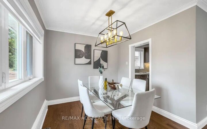 Property Photo:  52 Ivorwood Crescent Main  ON M1R 2X4 