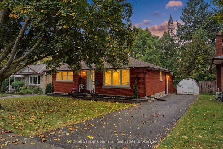 Property Photo:  82 Knightswood Boulevard  ON N1E 3W7 