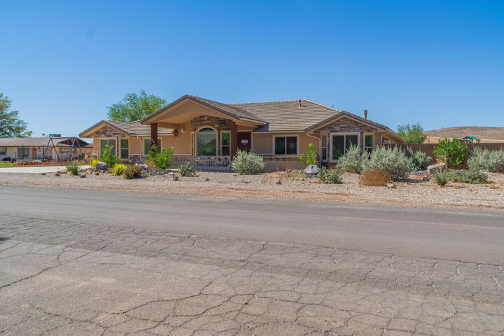 Property Photo: 1216 S 920 W UT 84737