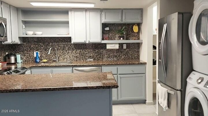Property Photo:  2140 E 10th Street 3  AZ 85281 