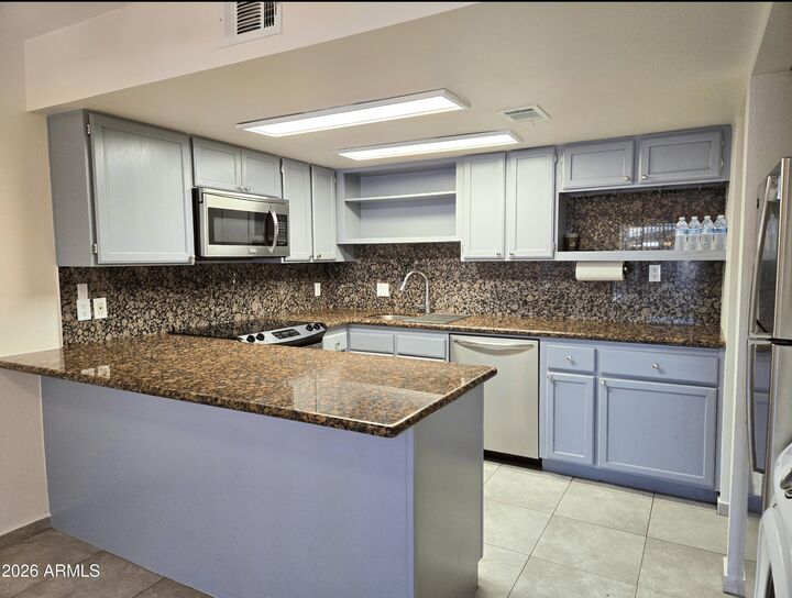 Property Photo:  2140 E 10th Street 3  AZ 85281 