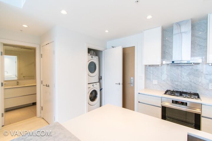 Property Photo:  4670 Assembly Way 3309  BC V5H 0H3 