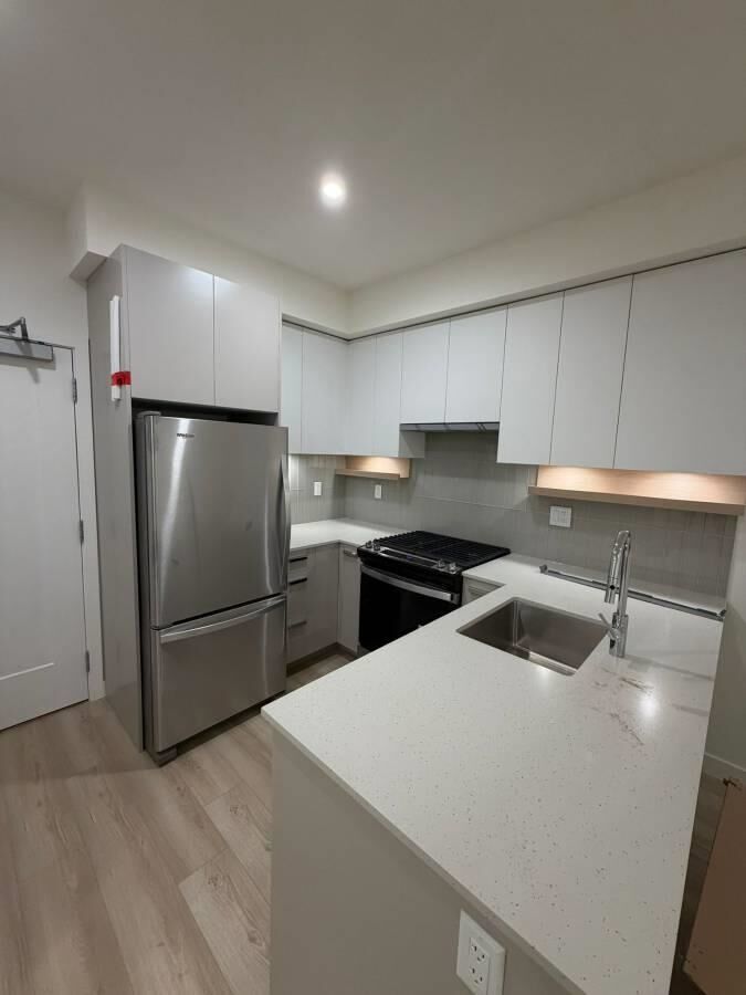 Property Photo:  13760 76 A Avenue 321  BC V3W 6T5 
