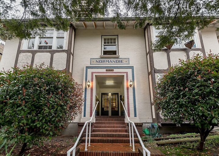 Property Photo:  1425 Haro Street 003  BC V6G 1G2 