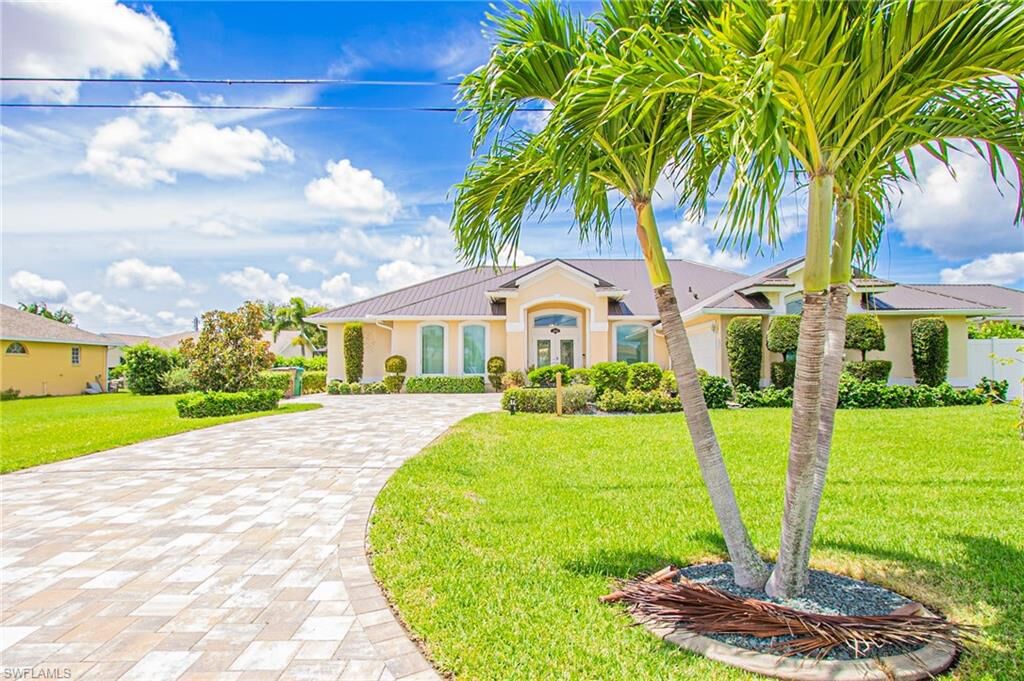 Property Photo: 2820 SW 31st Ln FL 33914