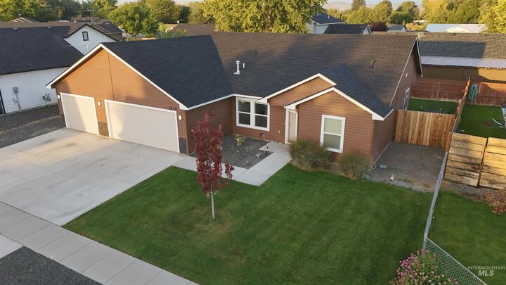 Property Photo:  1125 W 10th  ID 83672 