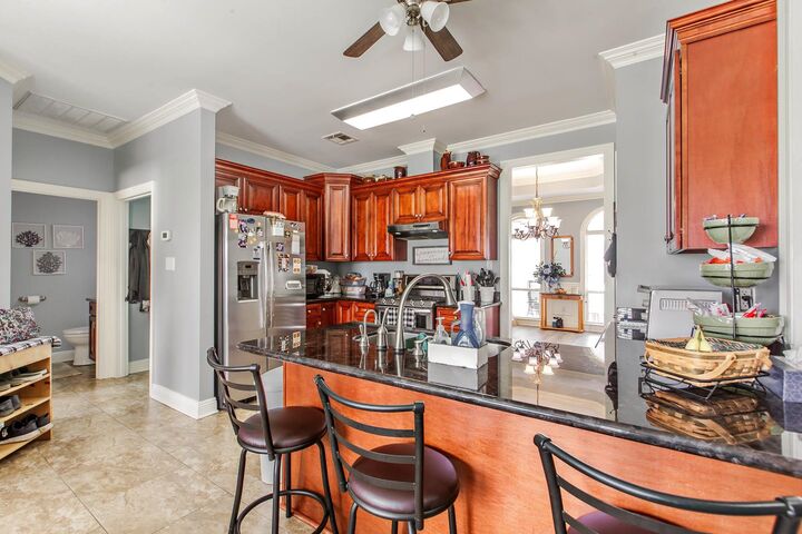 Property Photo: 324 Inglewood Way LA 70360