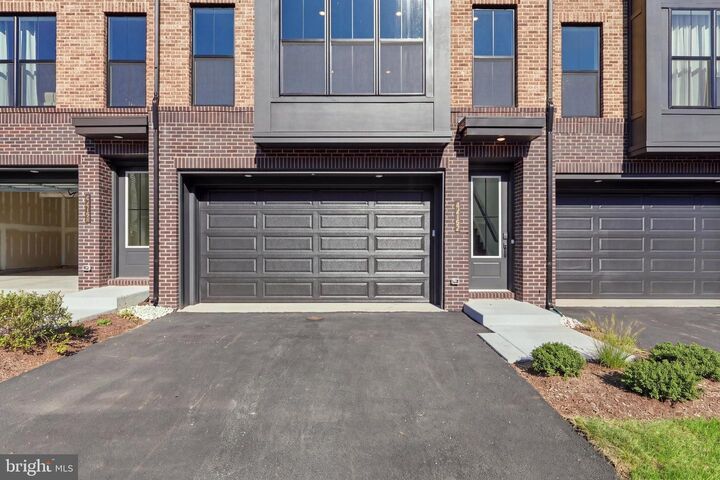 Property Photo:  42162 Stone Press Terrace  VA 20148 