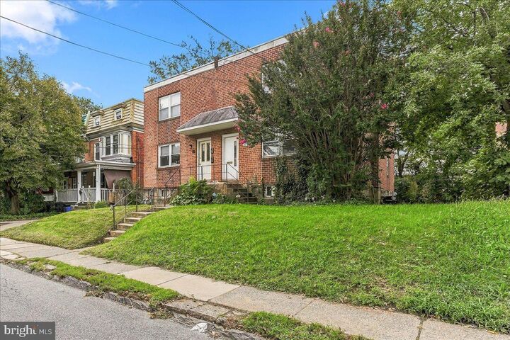 Property Photo: 38 E Stratford Avenue PA 19050