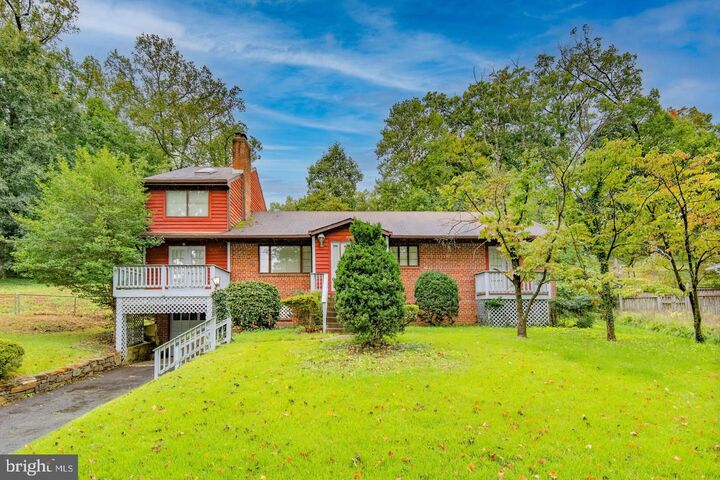 Property Photo: 2400 N Vermont Street VA 22207