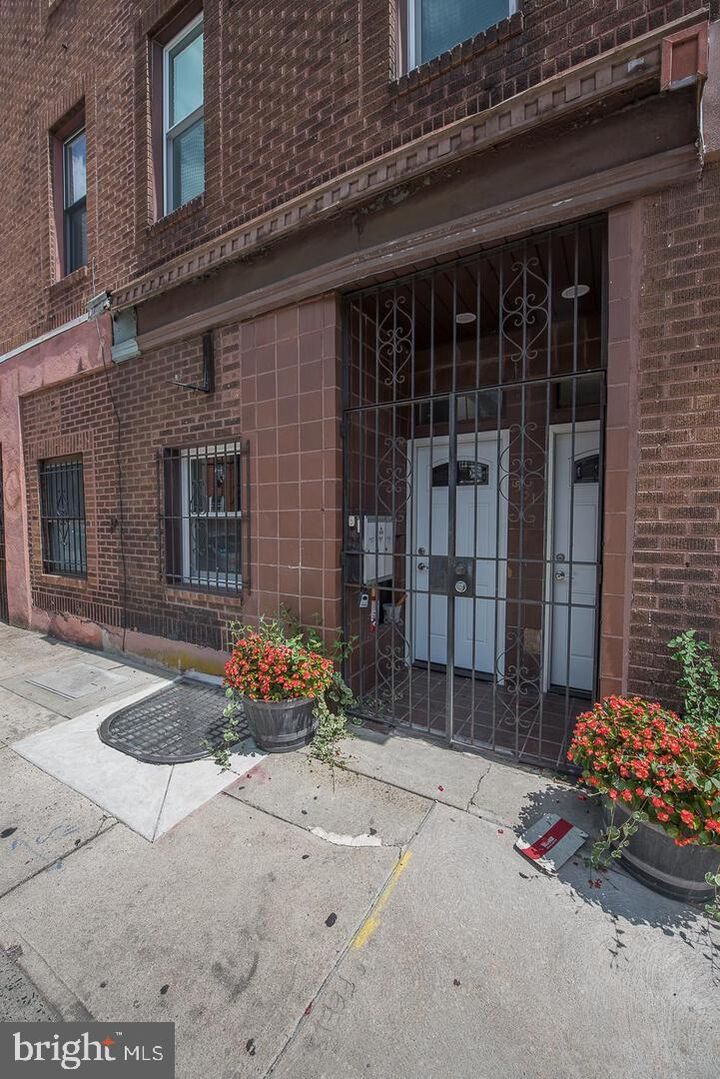 Property Photo: 531 S 17th Street #2 - Second Floor PA 19146