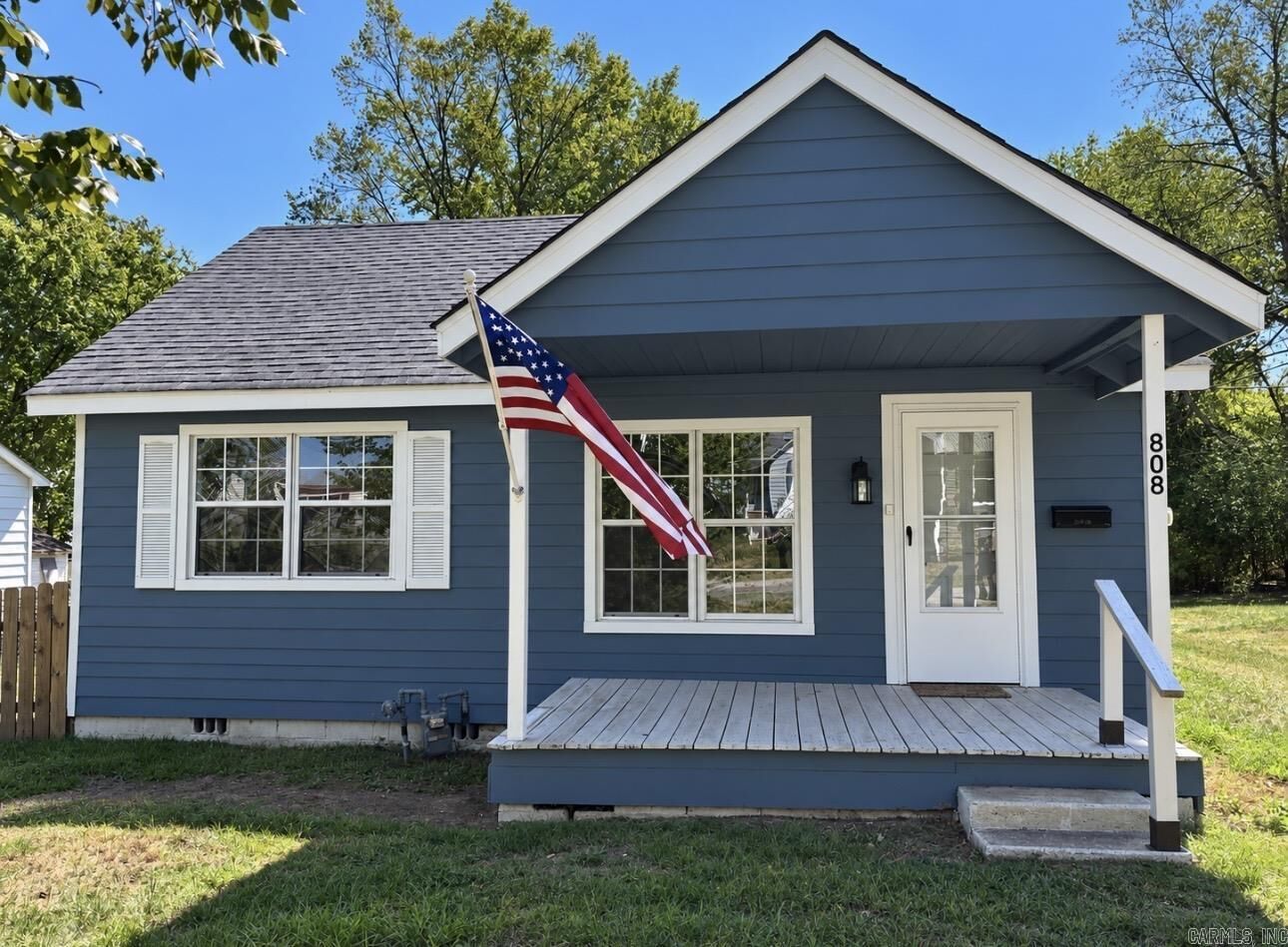 Property Photo:  808 W Hazel Street  AR 72015 