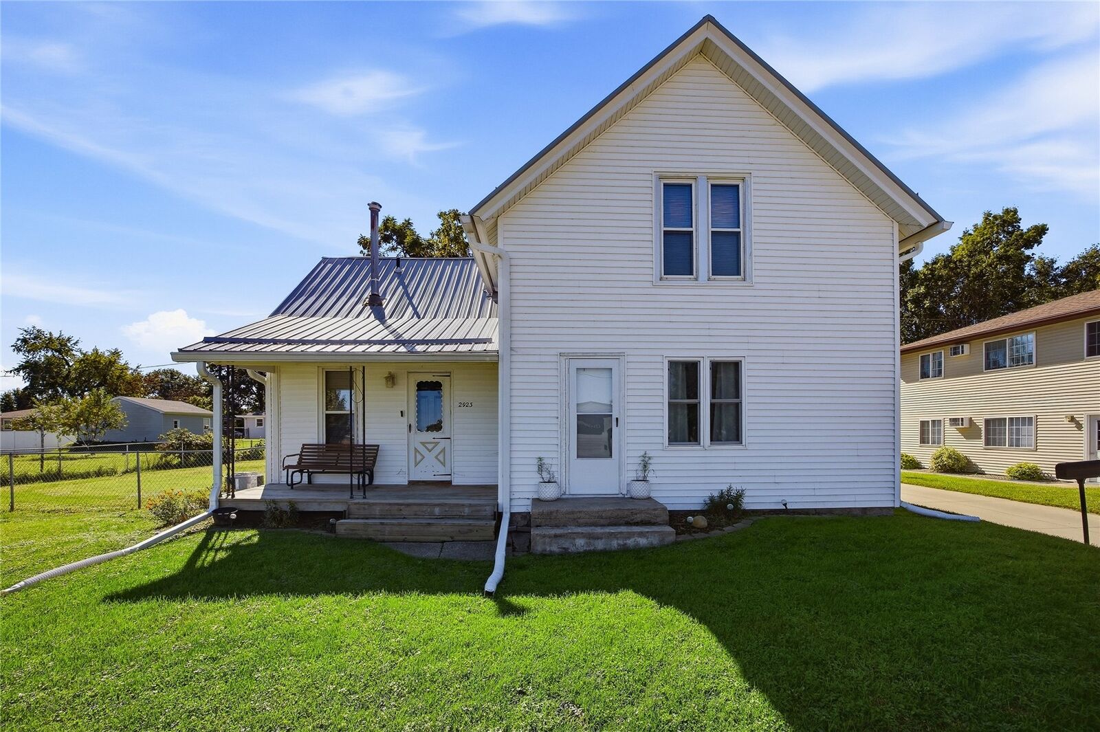 Property Photo:  2923 5th Avenue  IA 52302 