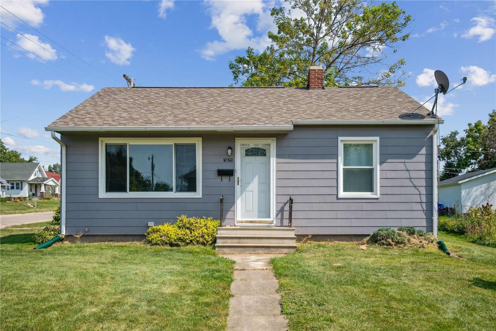 Property Photo: 1060 NE 17th Street IA 52402