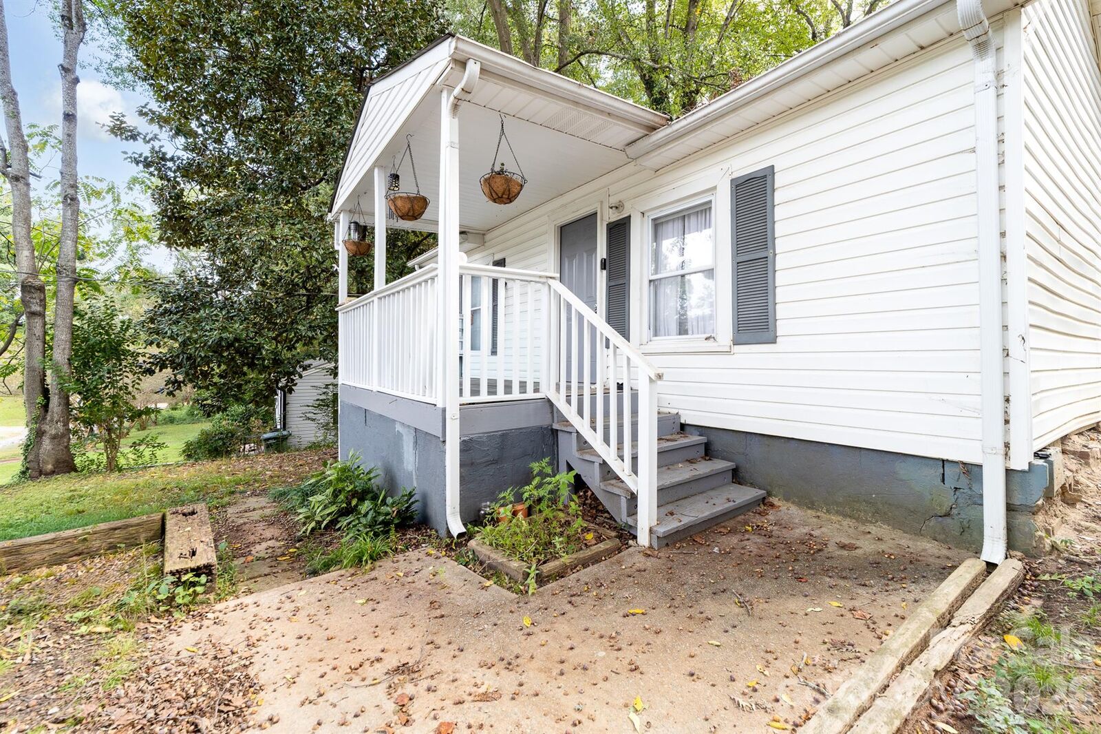 Property Photo: 603 8th Avenue NC 28054