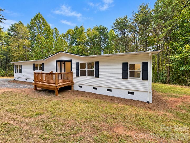Property Photo: 127 Pinnacle Heights Drive NC 28761