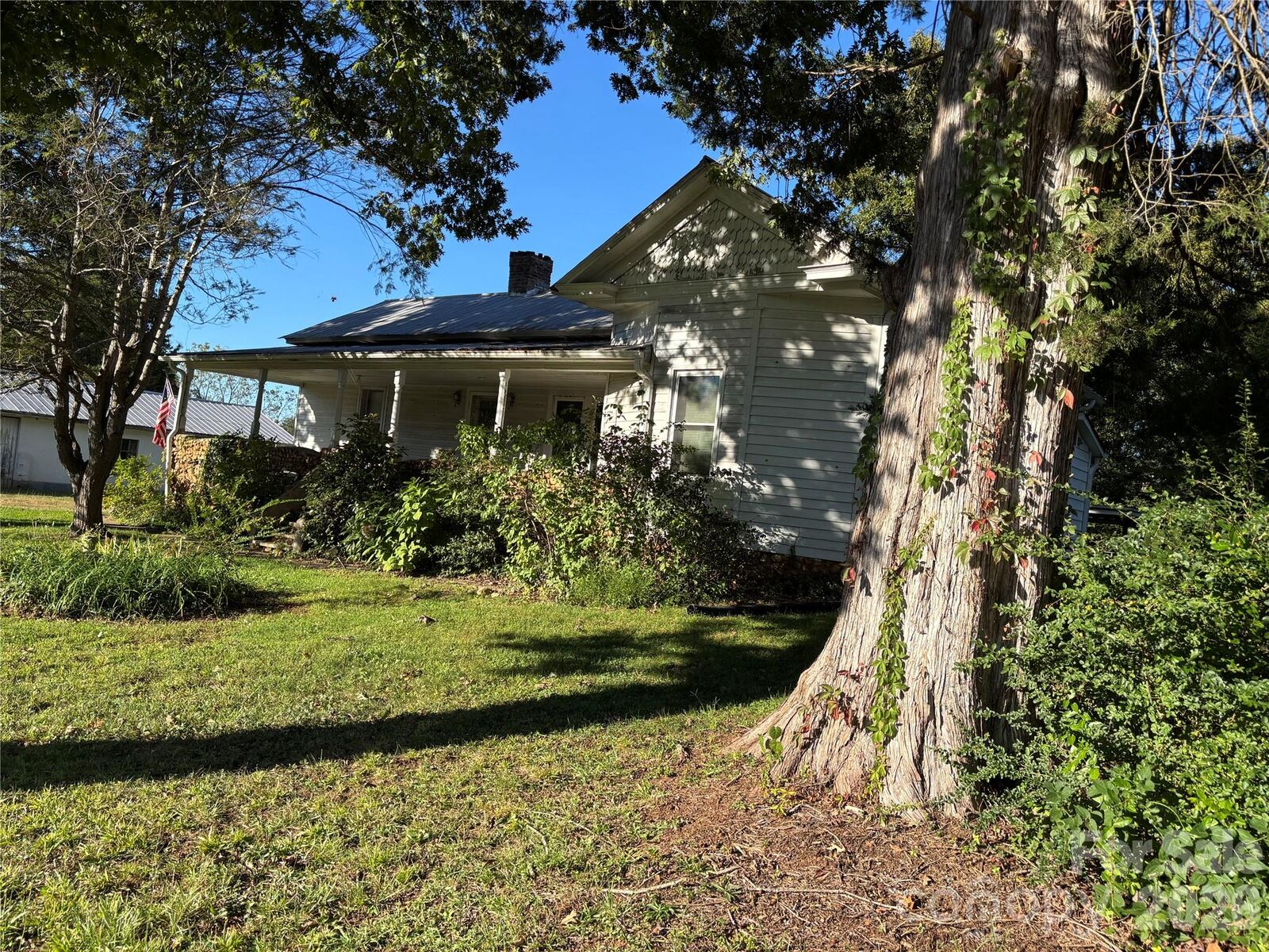 Property Photo:  6144 Hudlow Road  NC 28167 