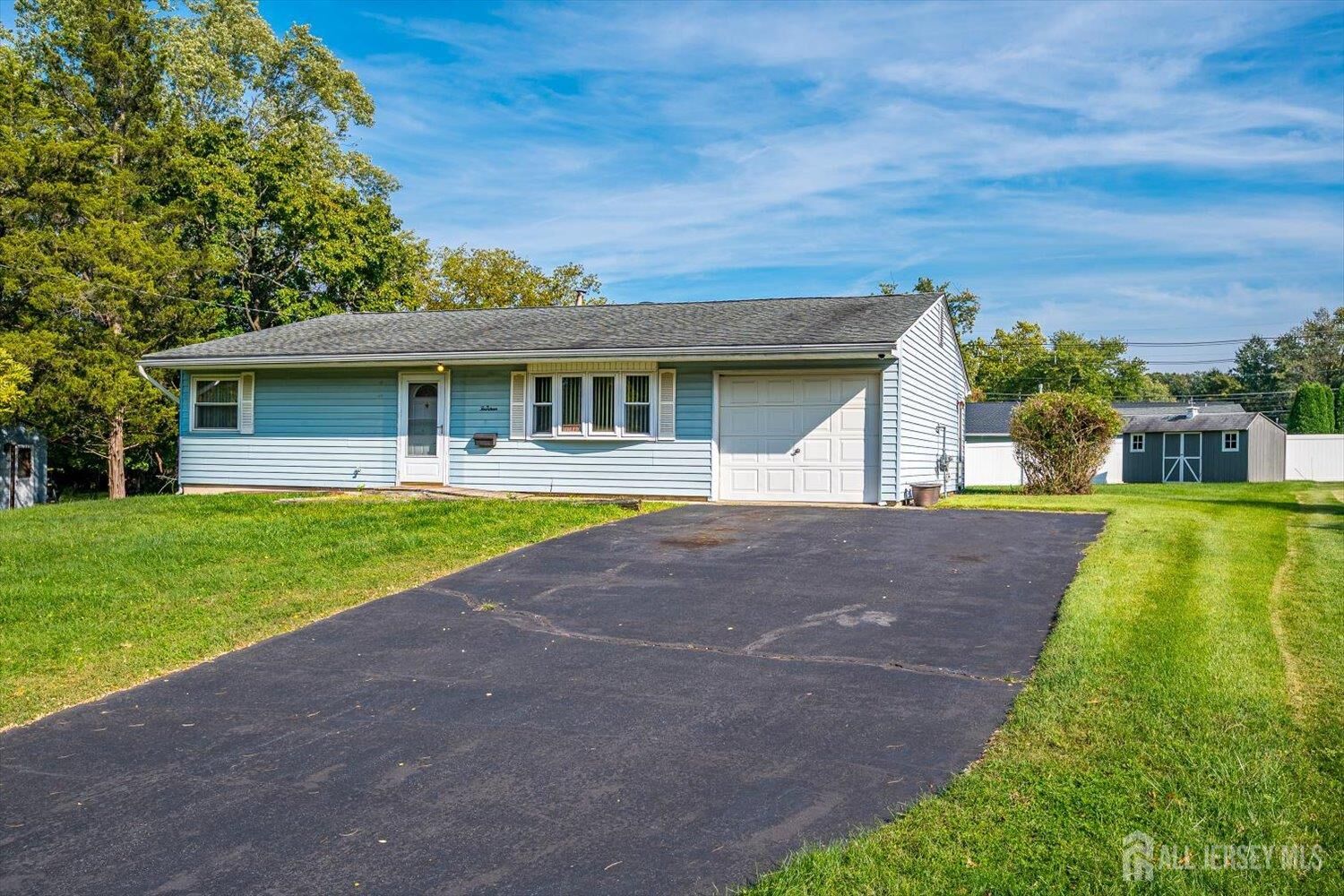 Property Photo:  14 Richford Road  NJ 08824 