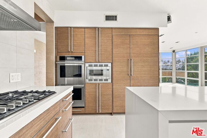 Property Photo:  870 Haverford Ave, Unit 202  CA 90272 