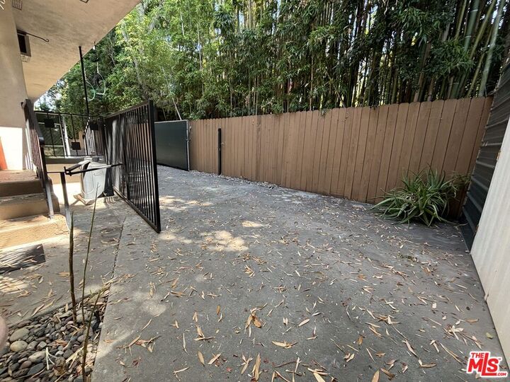 Property Photo:  1807 Taft Ave, Unit 2-3  CA 90028 