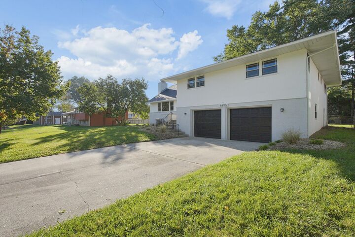 Property Photo: 5495 Bradbury Lane OH 43232