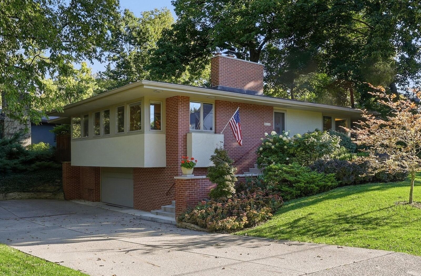 Property Photo:  1860 Bluff Avenue  OH 43212 