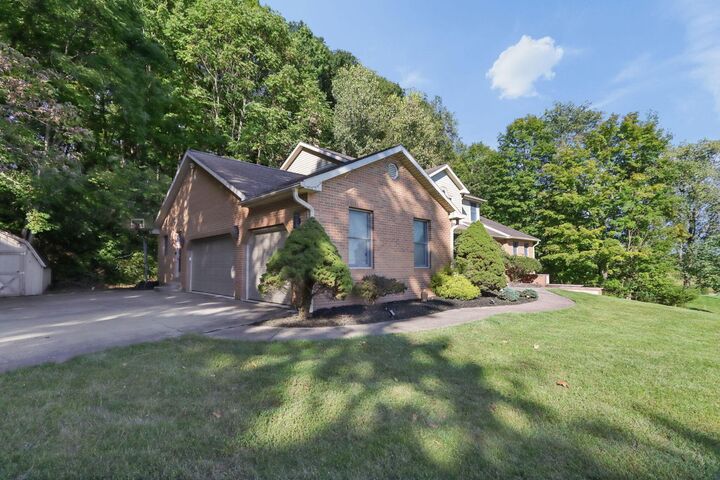 Property Photo:  800 Briarhill Drive  OH 43055 