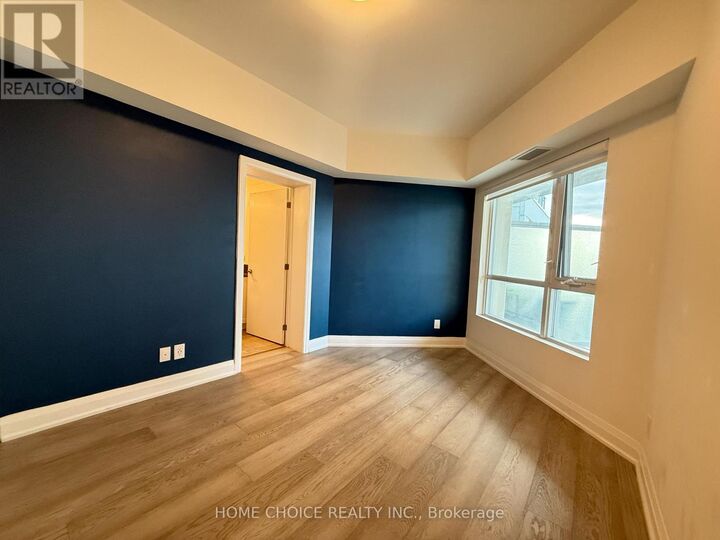 Property Photo:  58 Lakeside Terrace 1001  ON L4M 0L5 