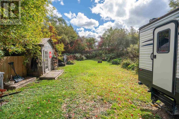Property Photo:  913 Bonney St  ON P6C 1A9 