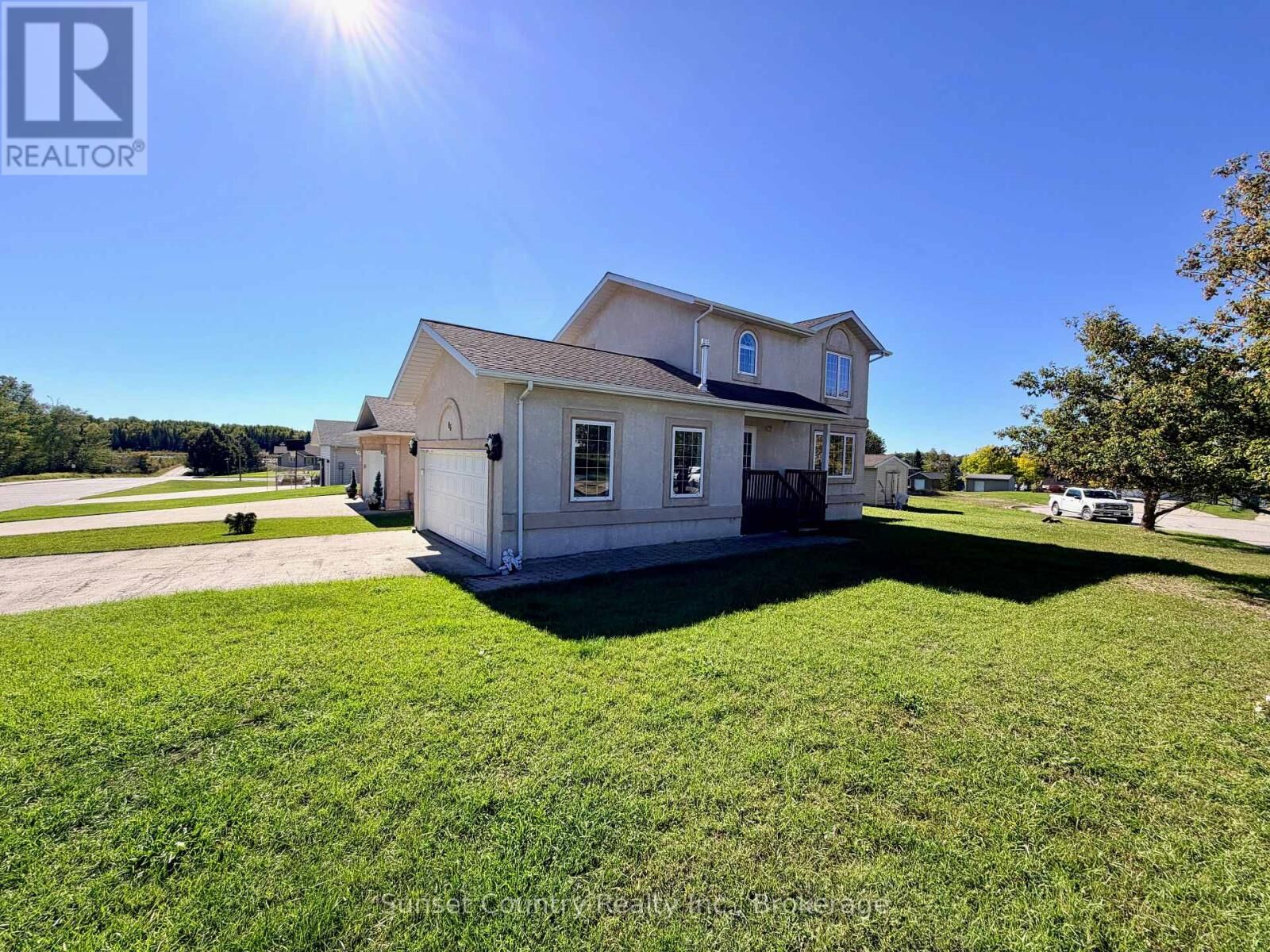 Property Photo:  86 McMillan Avenue  ON P8N 3K2 