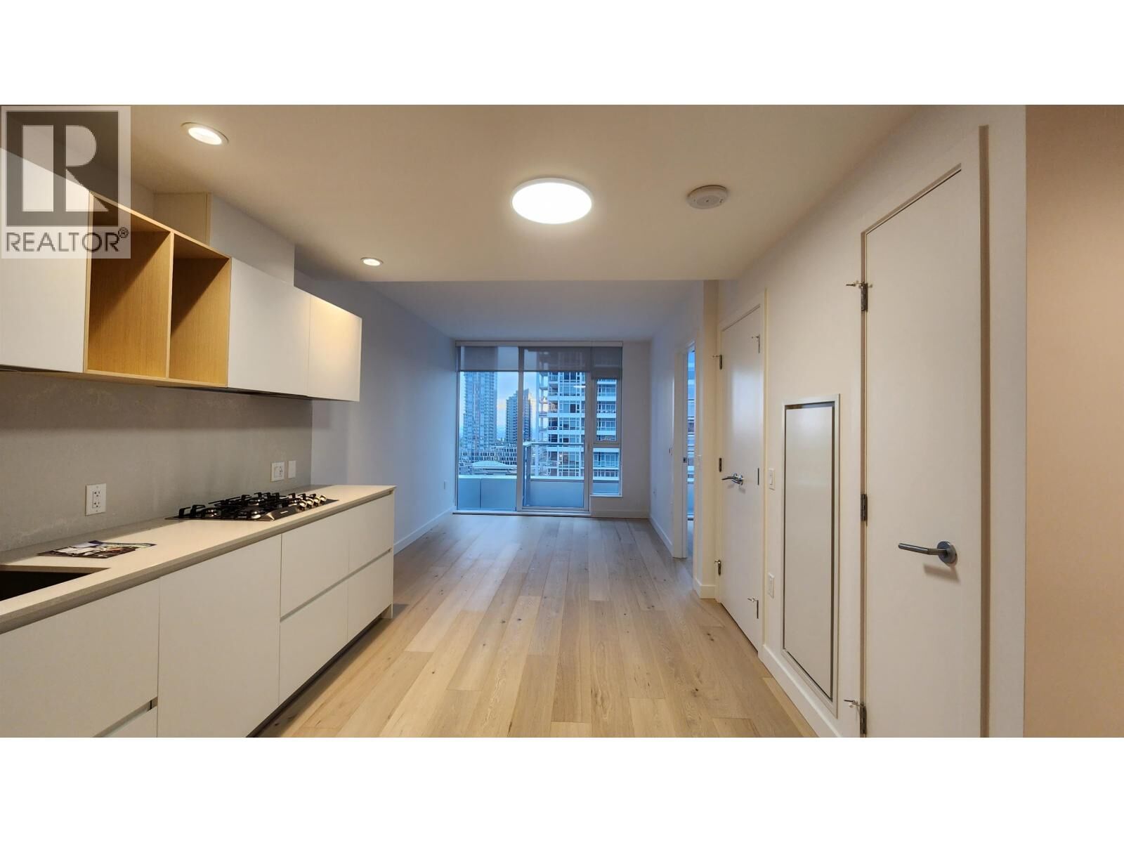 Property Photo:  6000 McKay Avenue 1603  BC V5H 0K2 
