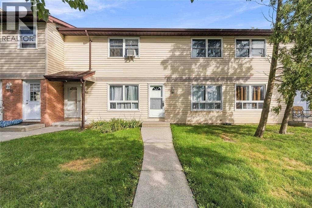 Property Photo:  200 St.clair Boulevard 44  ON N0N 1G0 