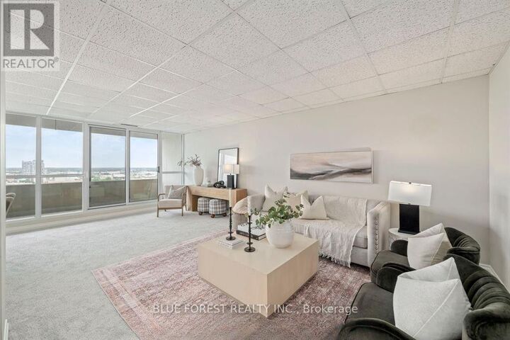 Property Photo:  389 Dundas Street 1901  ON N6B 3L5 