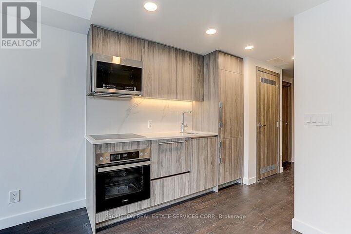 Property Photo:  38 Widmer Street 603  ON M5V 2E9 