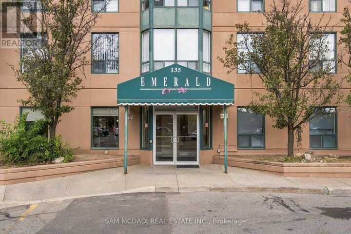Property Photo: 135 Hillcrest Avenue 510 ON L5B 4B1