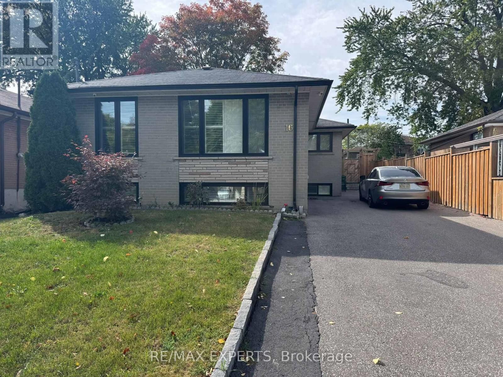 Property Photo:  16 Bridgenorth Crescent  ON M9V 2M3 