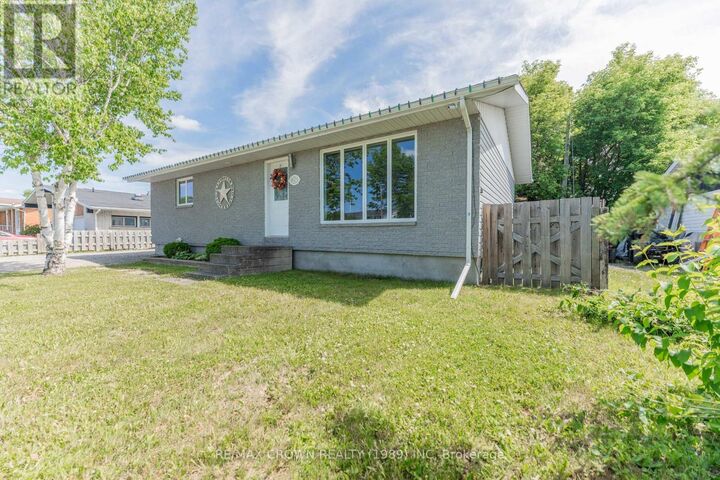 Property Photo:  29 Hazel Street  ON P5N 2Z7 
